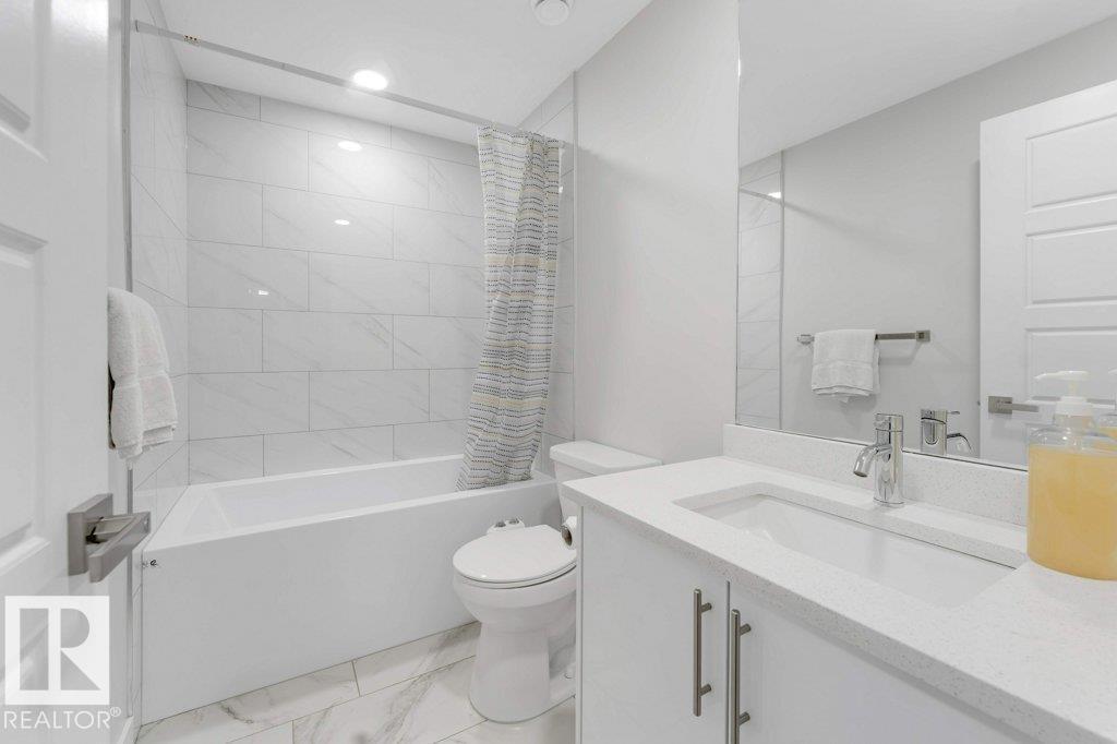 7017 54 AV - Image 20