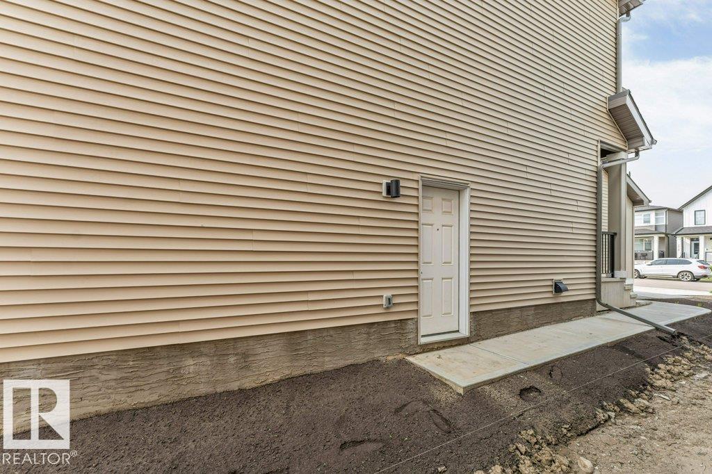 7017 54 AV - Image 40
