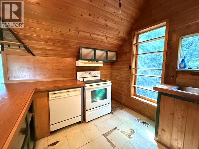 3178 POWELL ROAD - 7