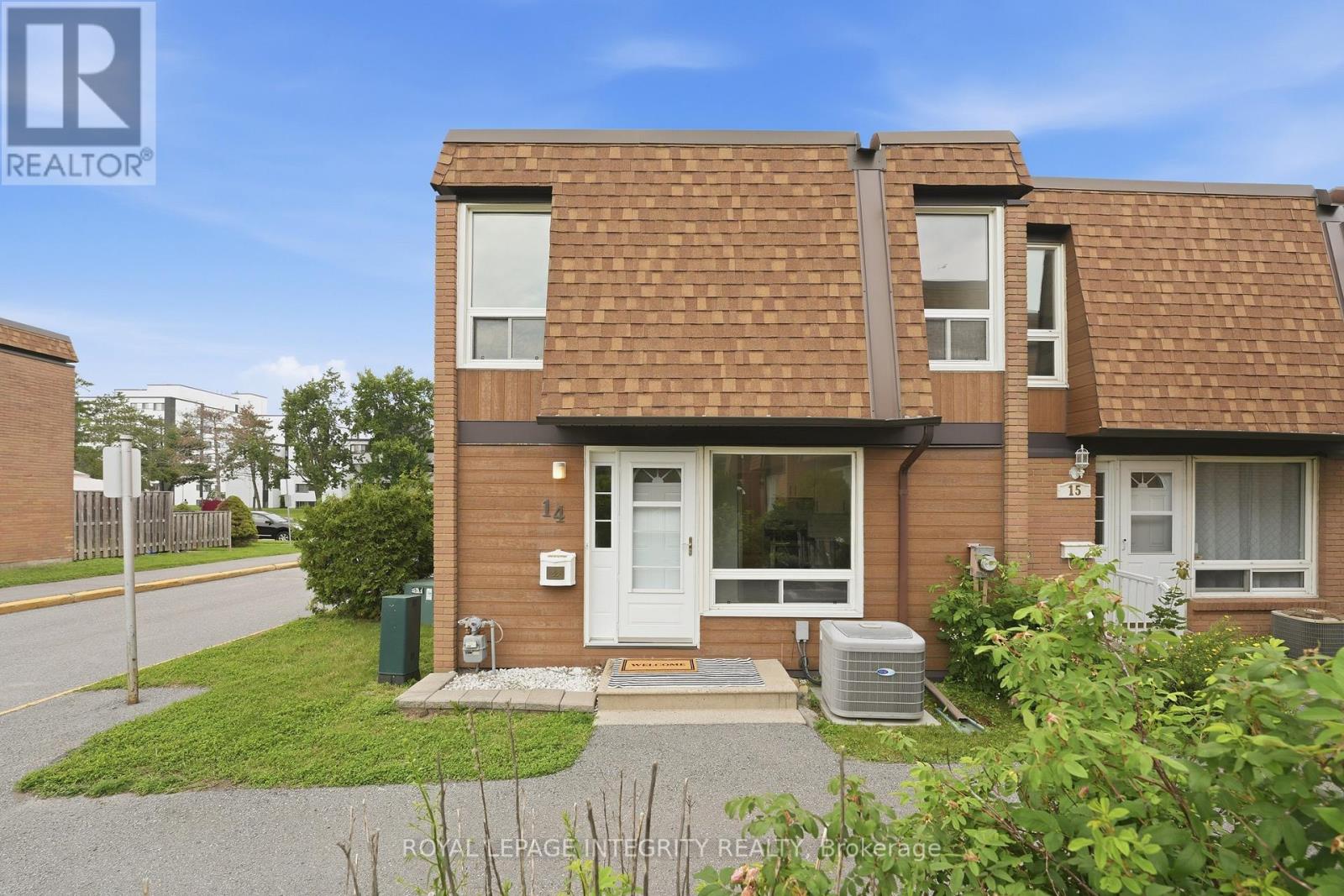 #14 3565 DOWNPATRICK ROAD - 1