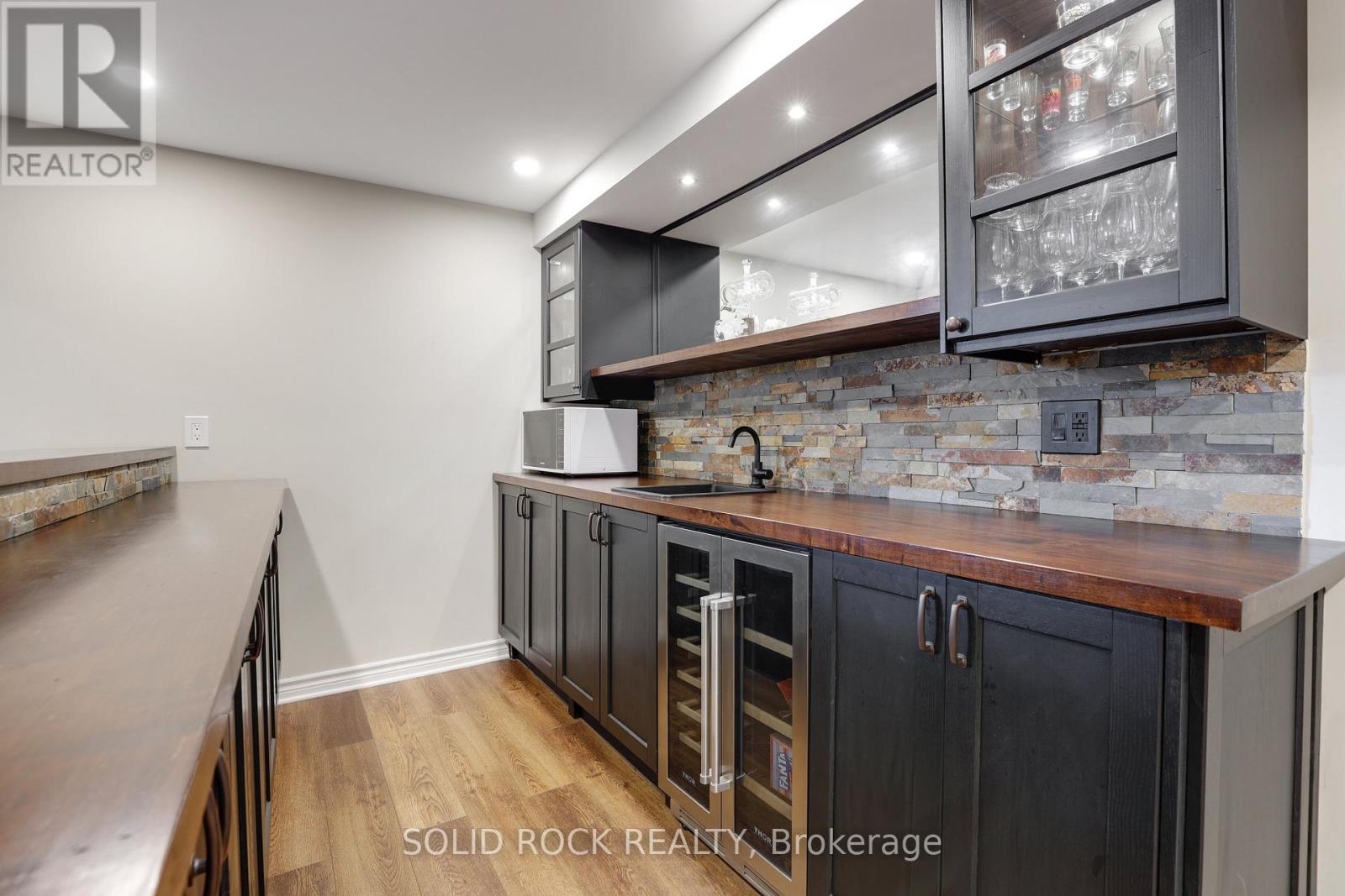 703 MASHKIG AVENUE - 34