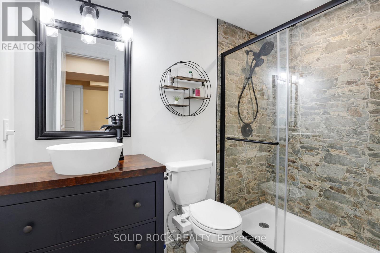 703 MASHKIG AVENUE - 35