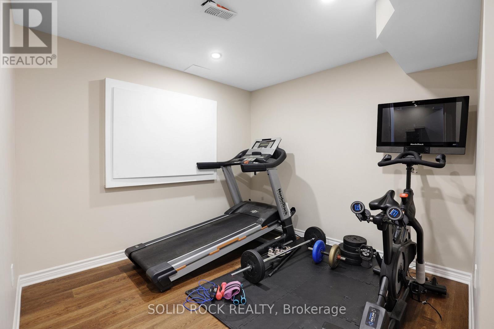 703 MASHKIG AVENUE - 36