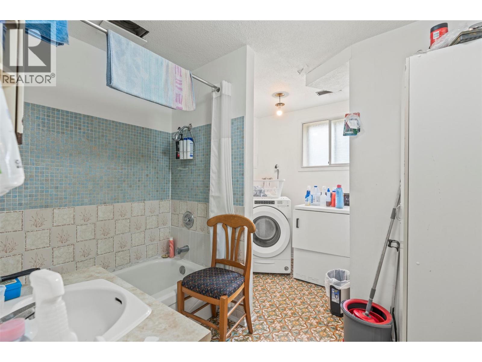 3706 24 Avenue - Image 35