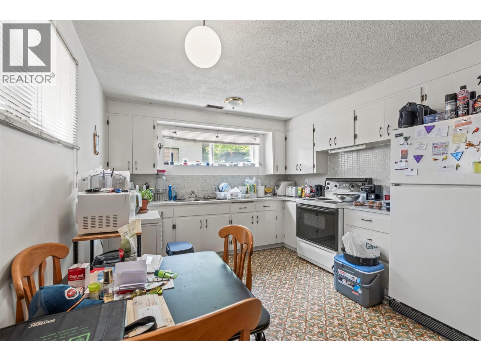 3706 24 Avenue - 32