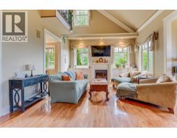 Foyer - 677 Cypress Drive, Vernon, BC V1B3Y5 Photo 9