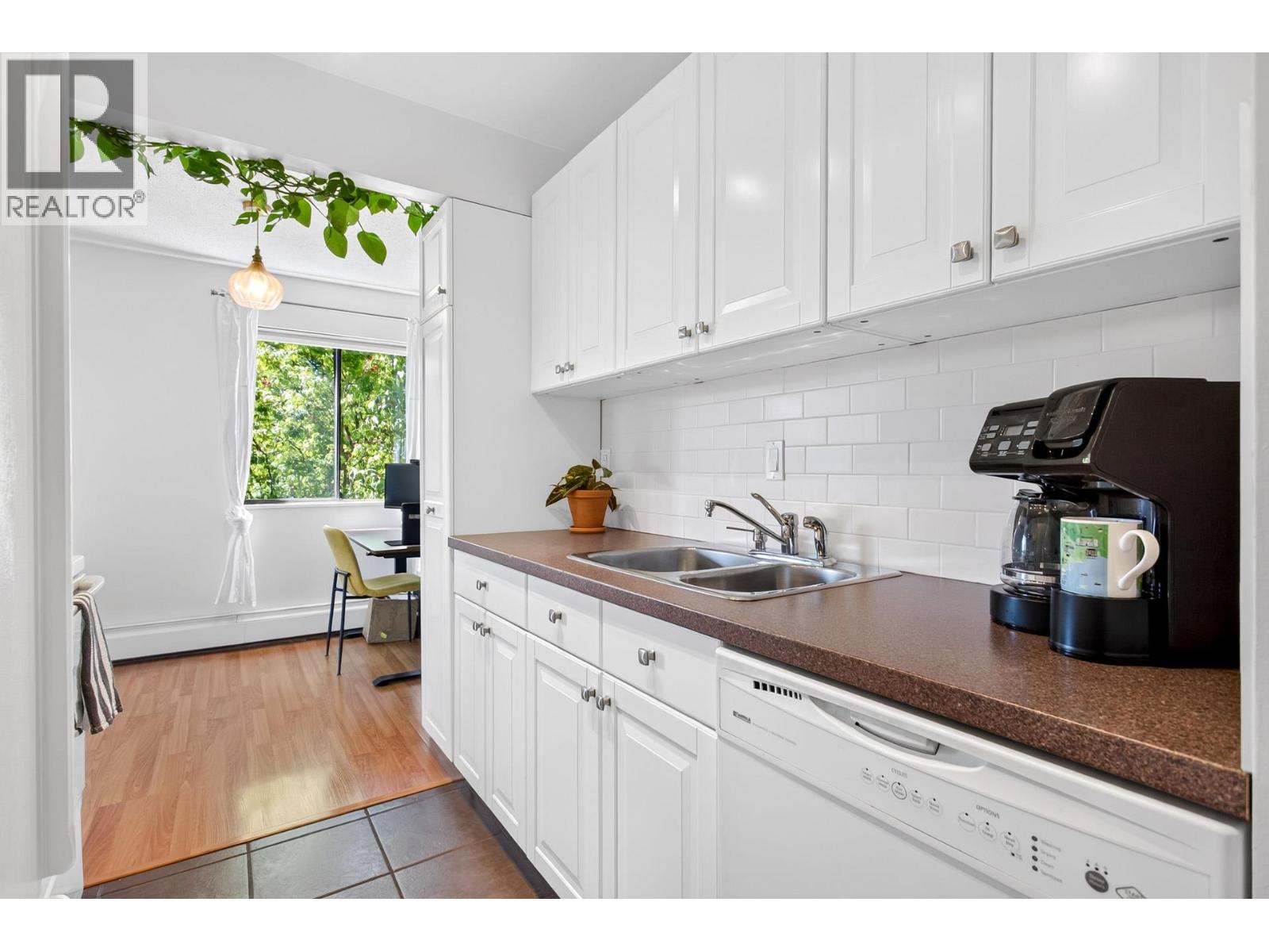 201 338 WARD STREET, New Westminster