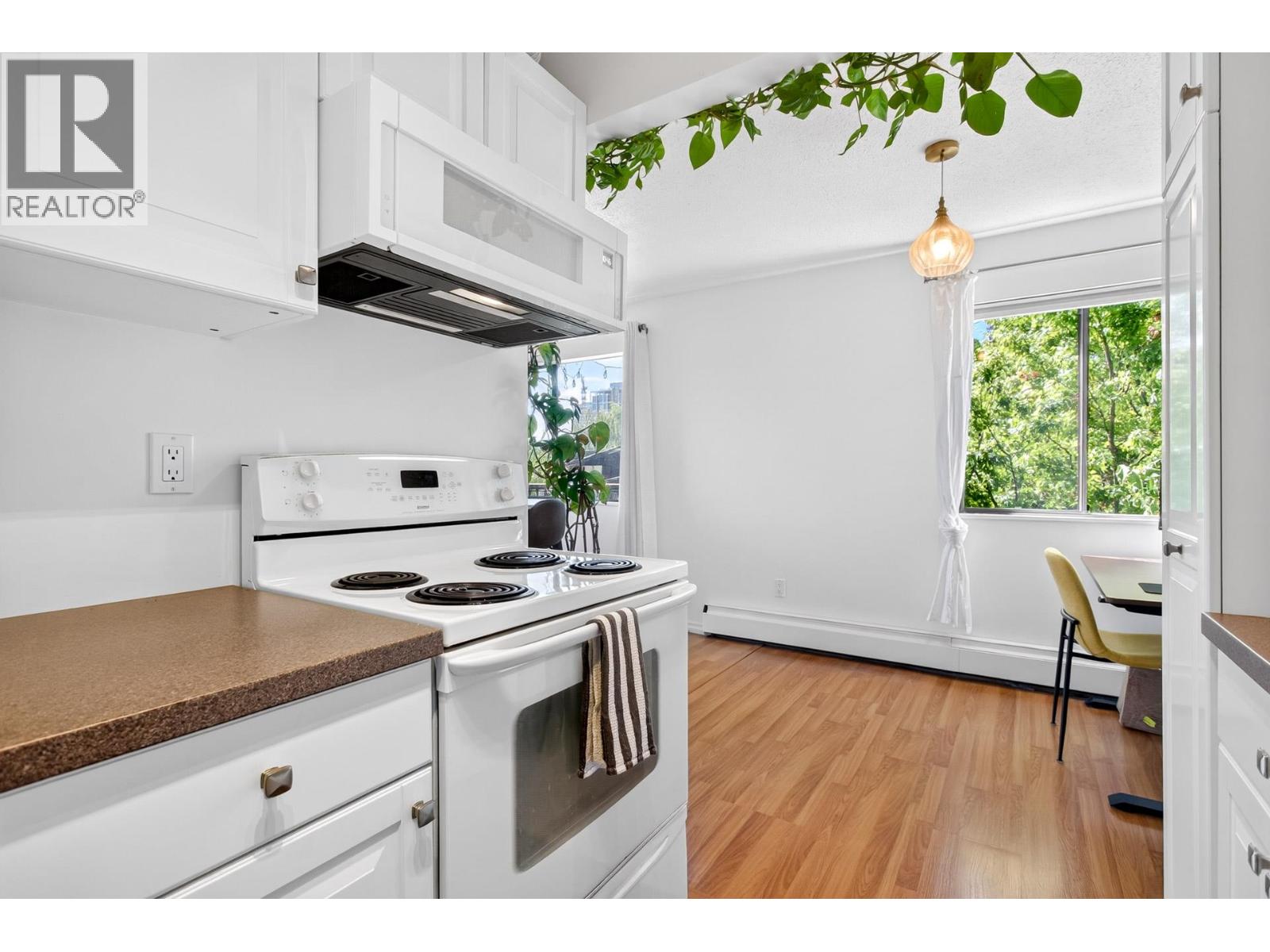 201 338 WARD STREET, New Westminster