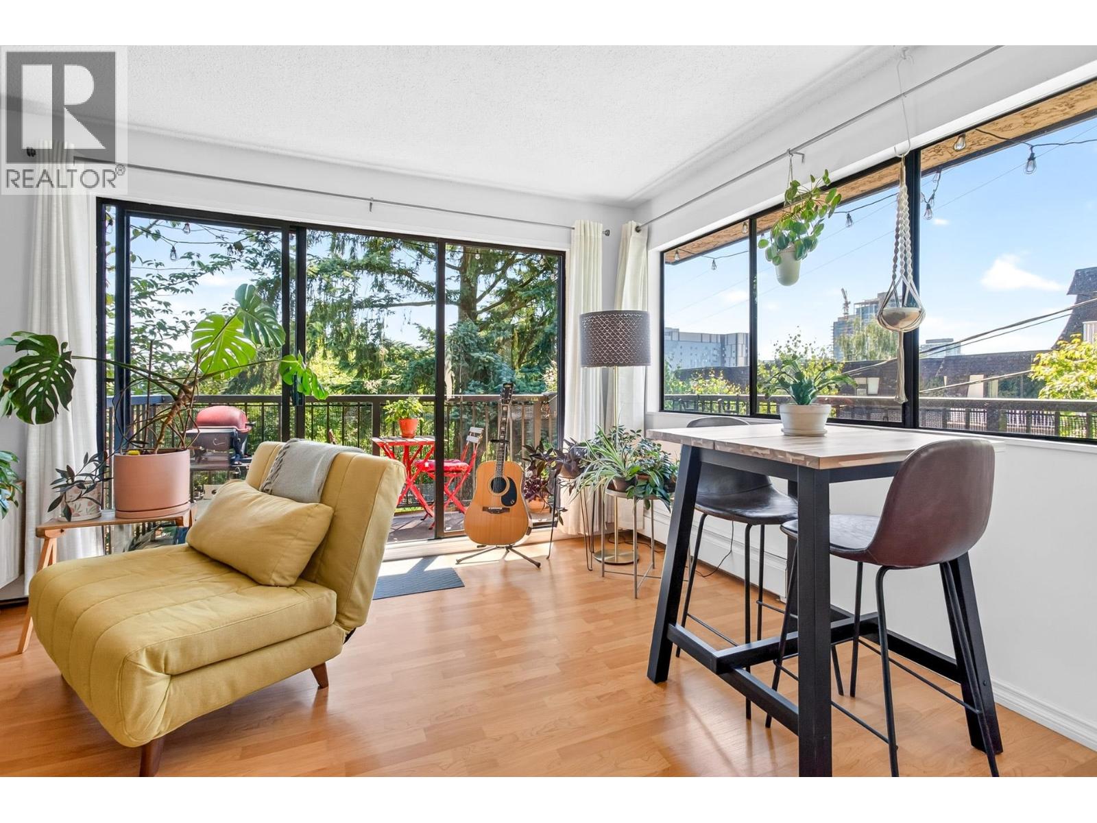 201 338 WARD STREET, New Westminster