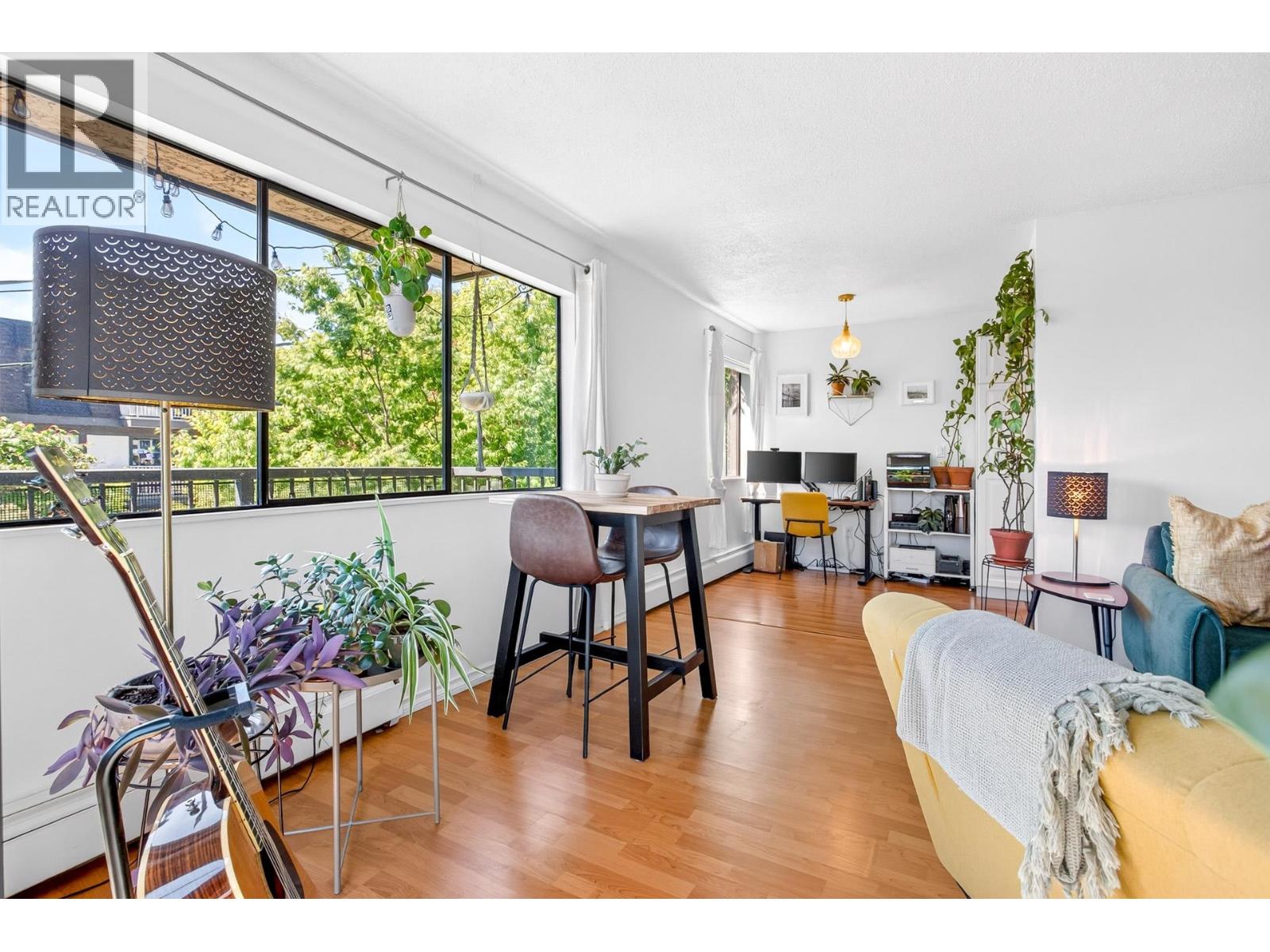 201 338 WARD STREET, New Westminster