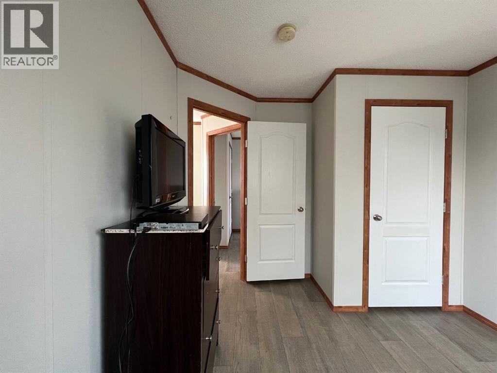 4002 Seasons Boulevard - Image 17