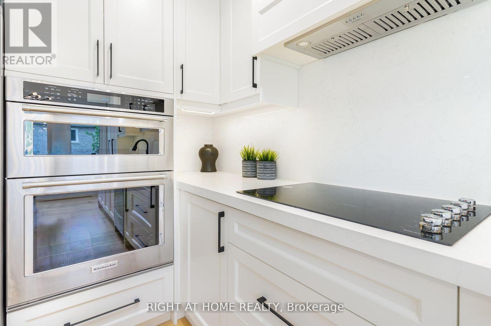 42 JESSICA GARDENS - 13