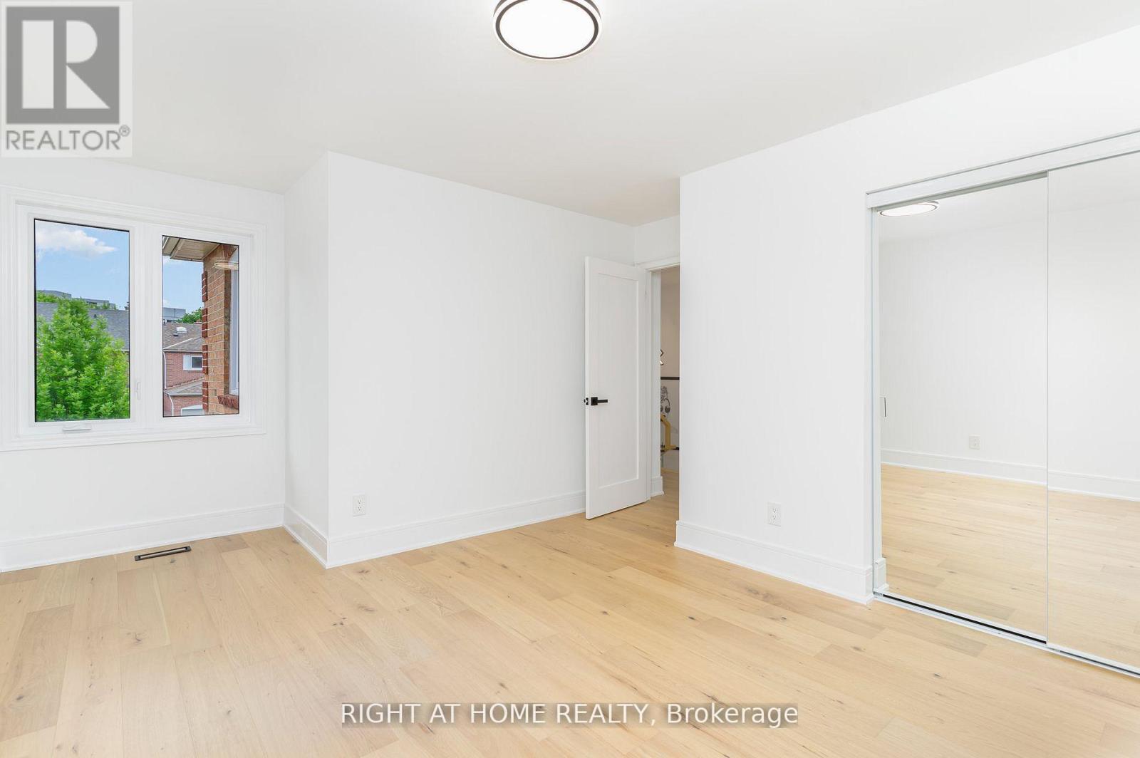 42 JESSICA GARDENS - Image 23