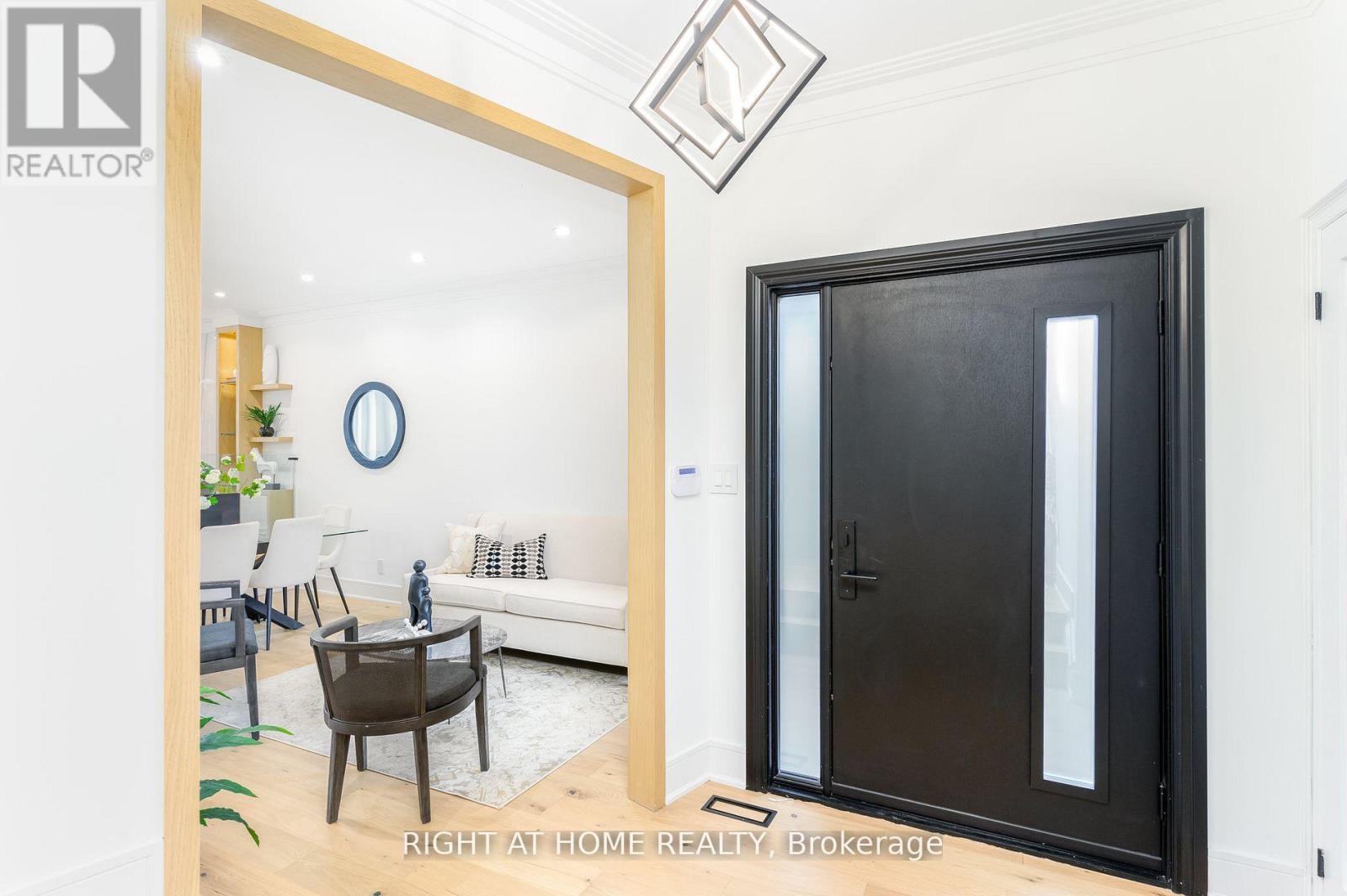 42 JESSICA GARDENS - Image 3