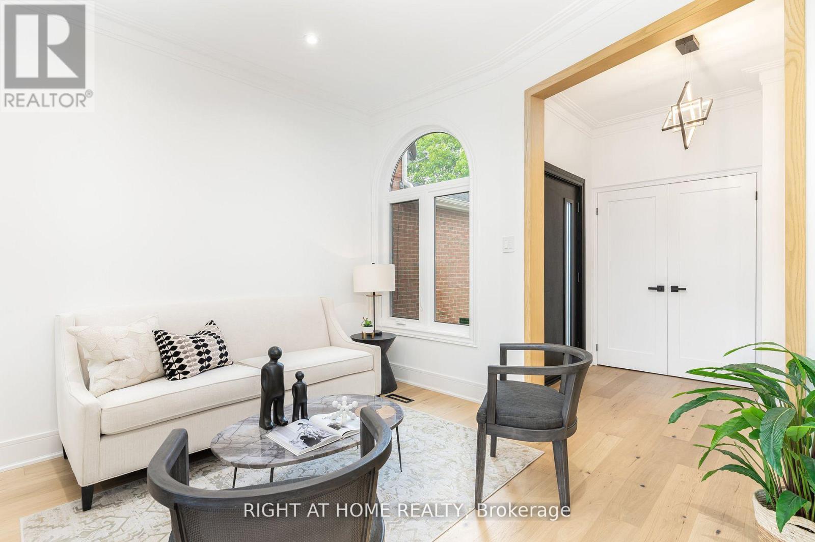 42 JESSICA GARDENS - 4