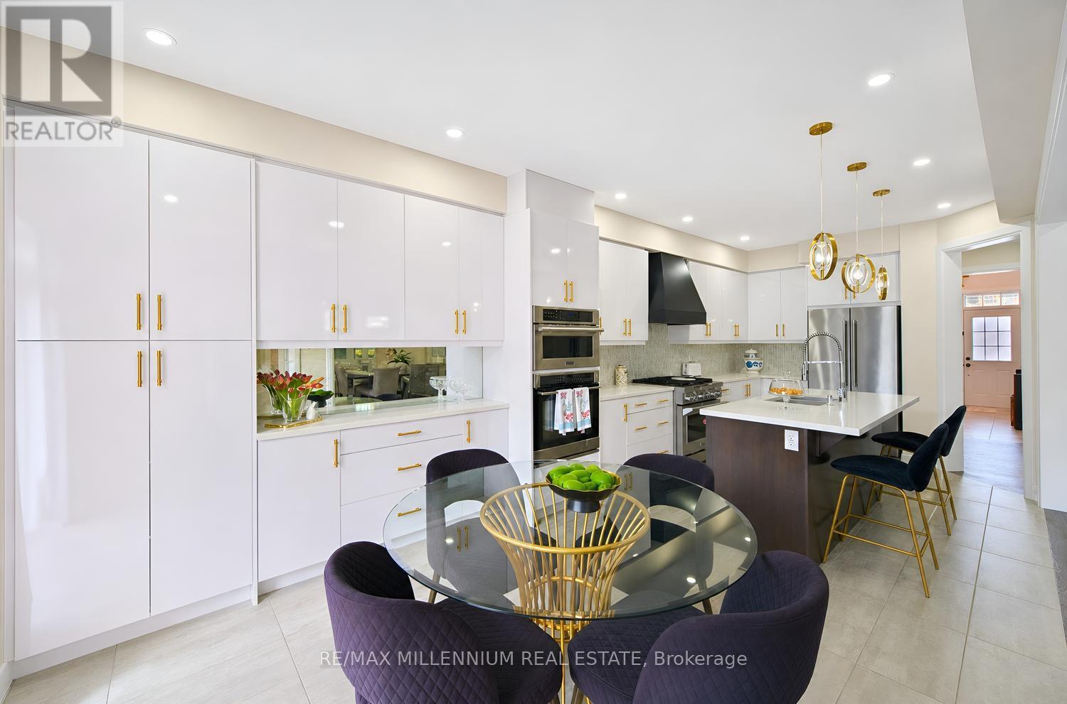 18 BOONE CRESCENT - 16