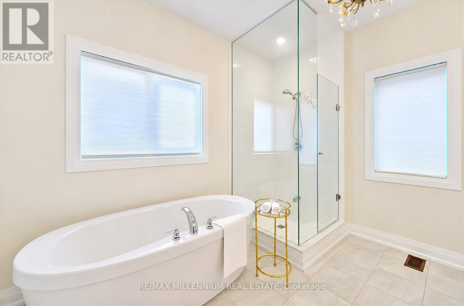 18 BOONE CRESCENT - 30