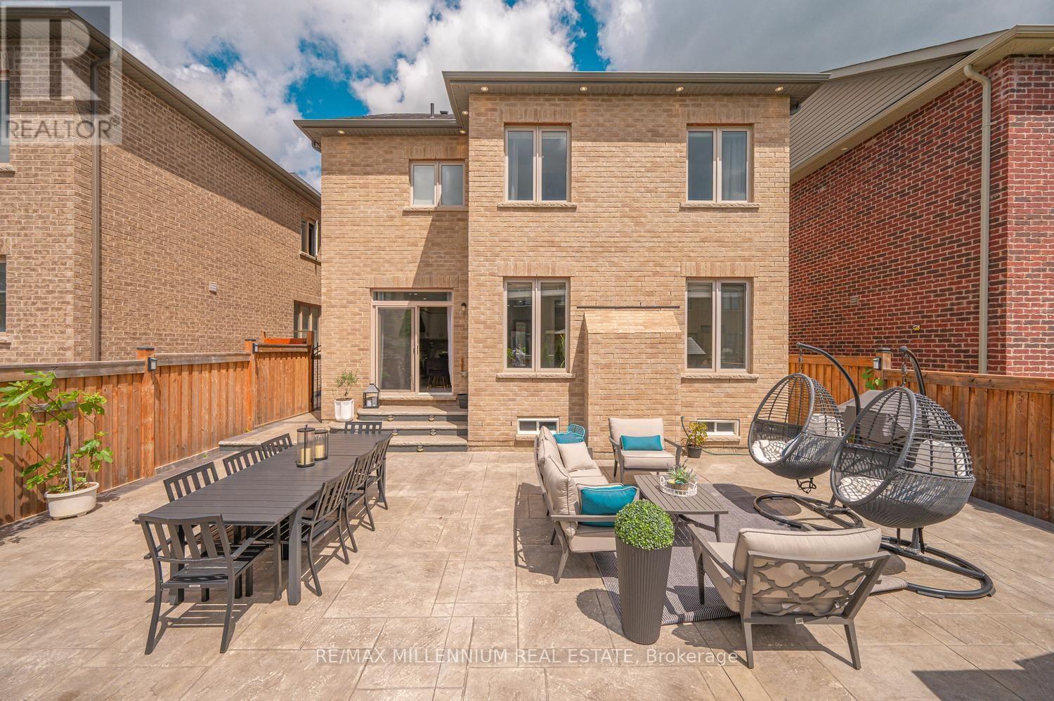 18 BOONE CRESCENT - 39