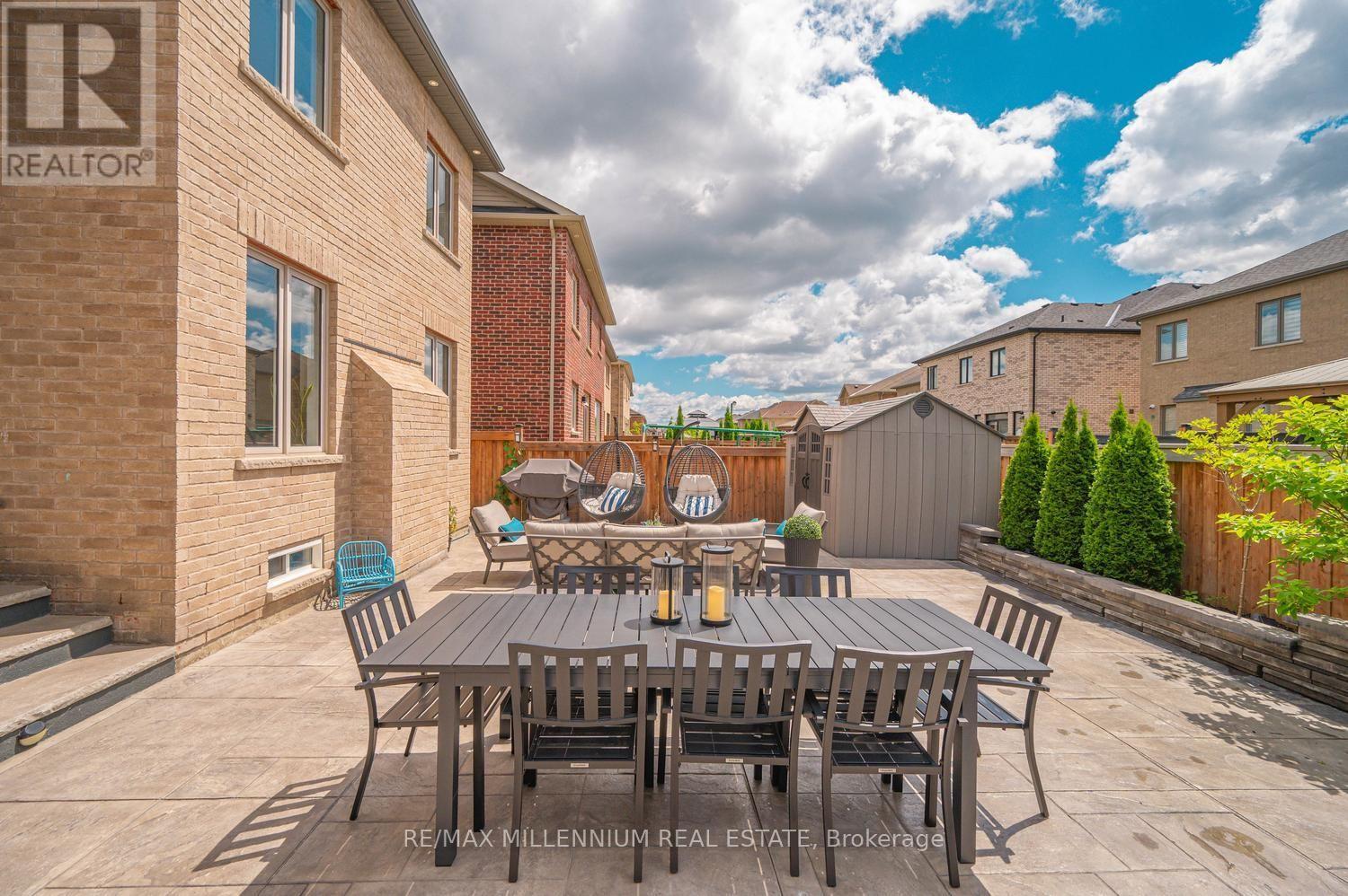 18 BOONE CRESCENT - 42