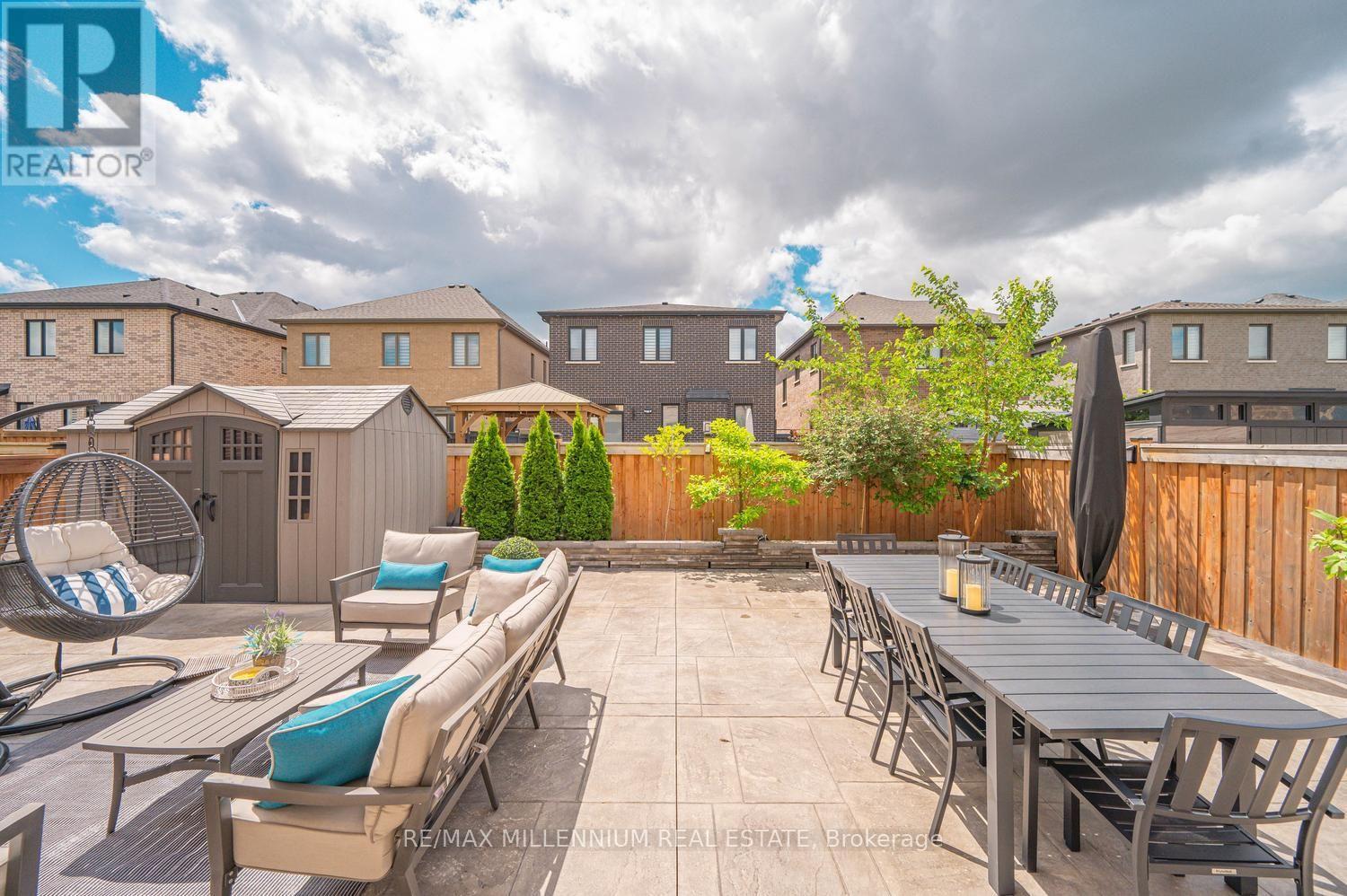 18 BOONE CRESCENT - 43