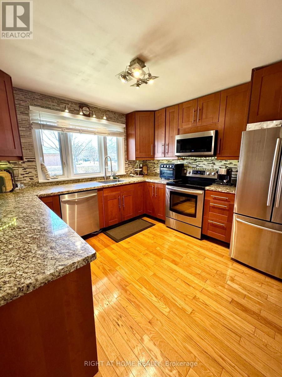 258 LA ROSE AVENUE - 10