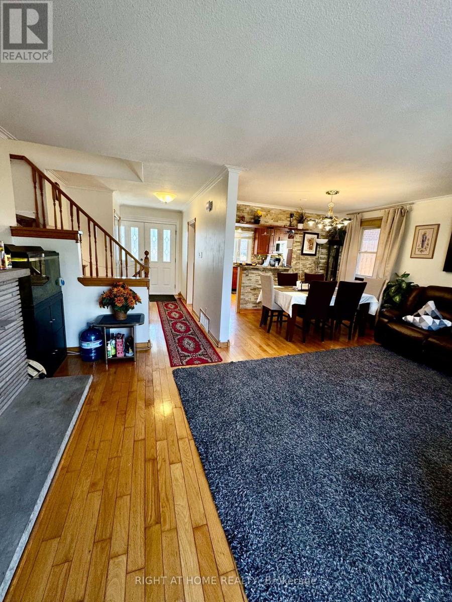 258 LA ROSE AVENUE - 12