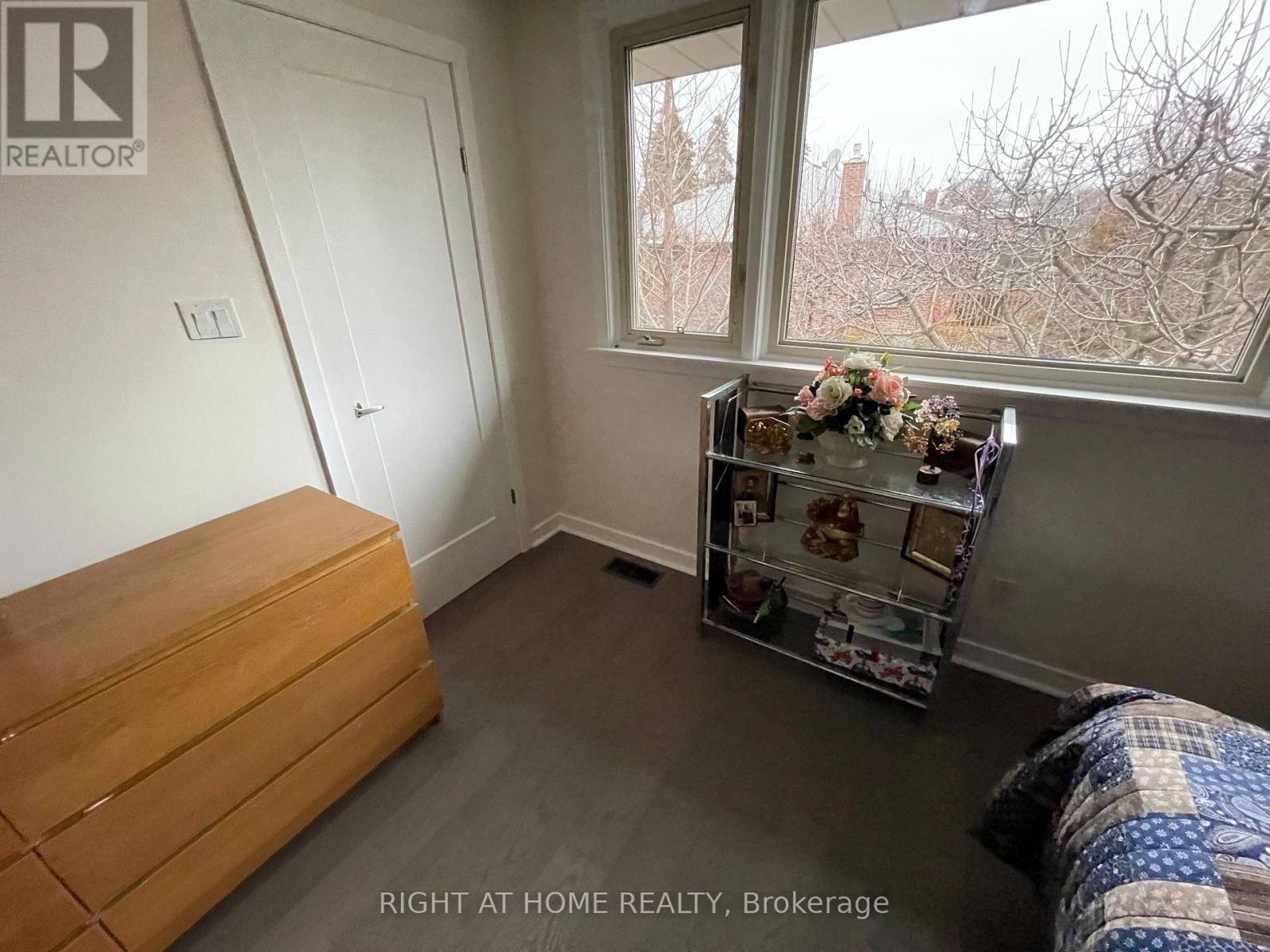 258 LA ROSE AVENUE - 15