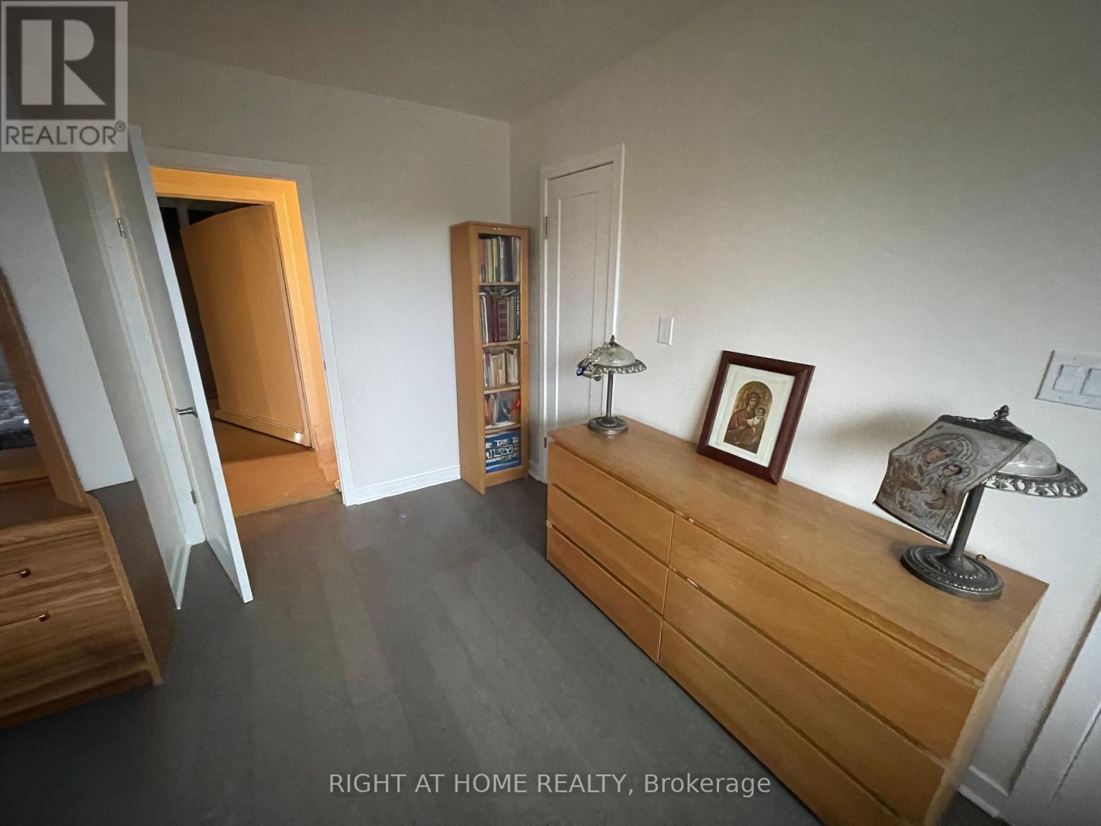 258 LA ROSE AVENUE - 16