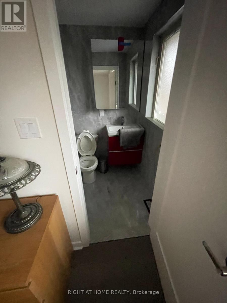 258 LA ROSE AVENUE - 18