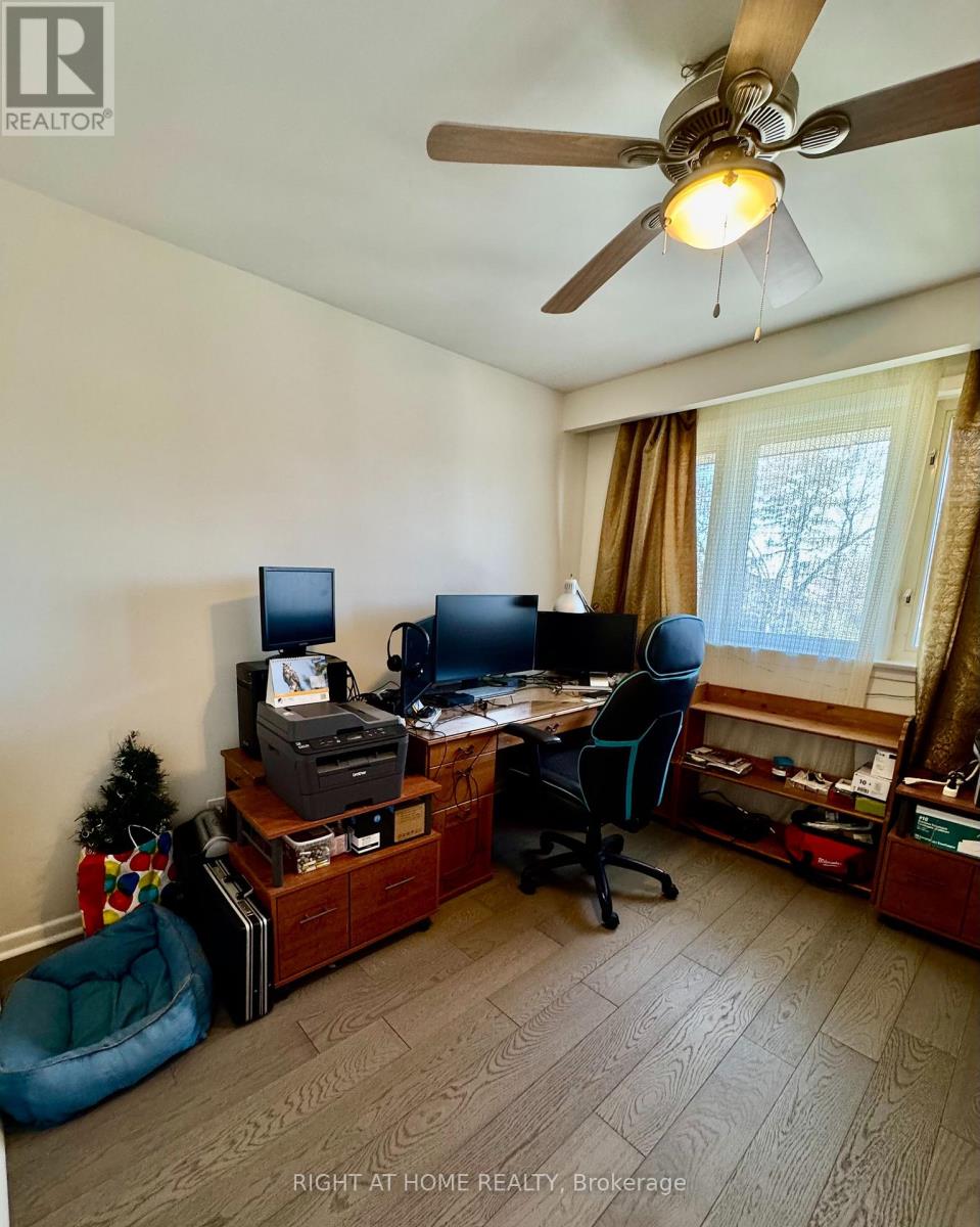 258 LA ROSE AVENUE - 20