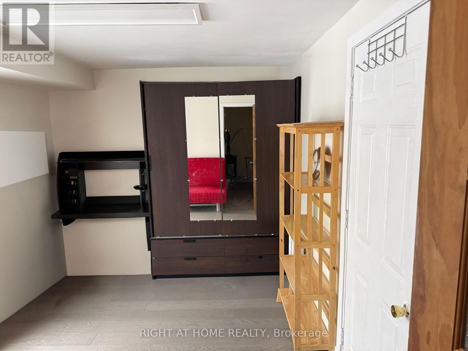 258 LA ROSE AVENUE - 27