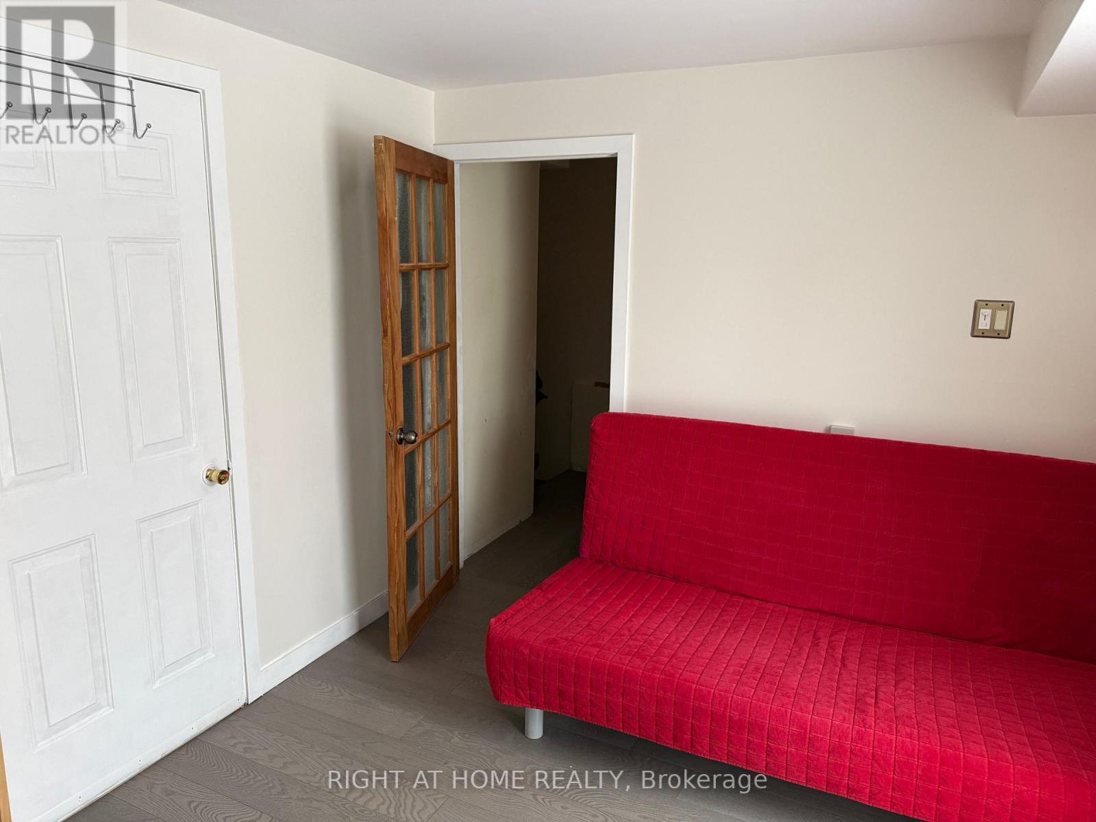 258 LA ROSE AVENUE - 29