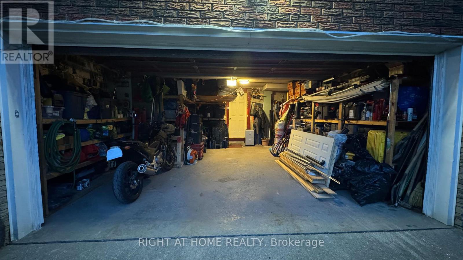 258 LA ROSE AVENUE - 8