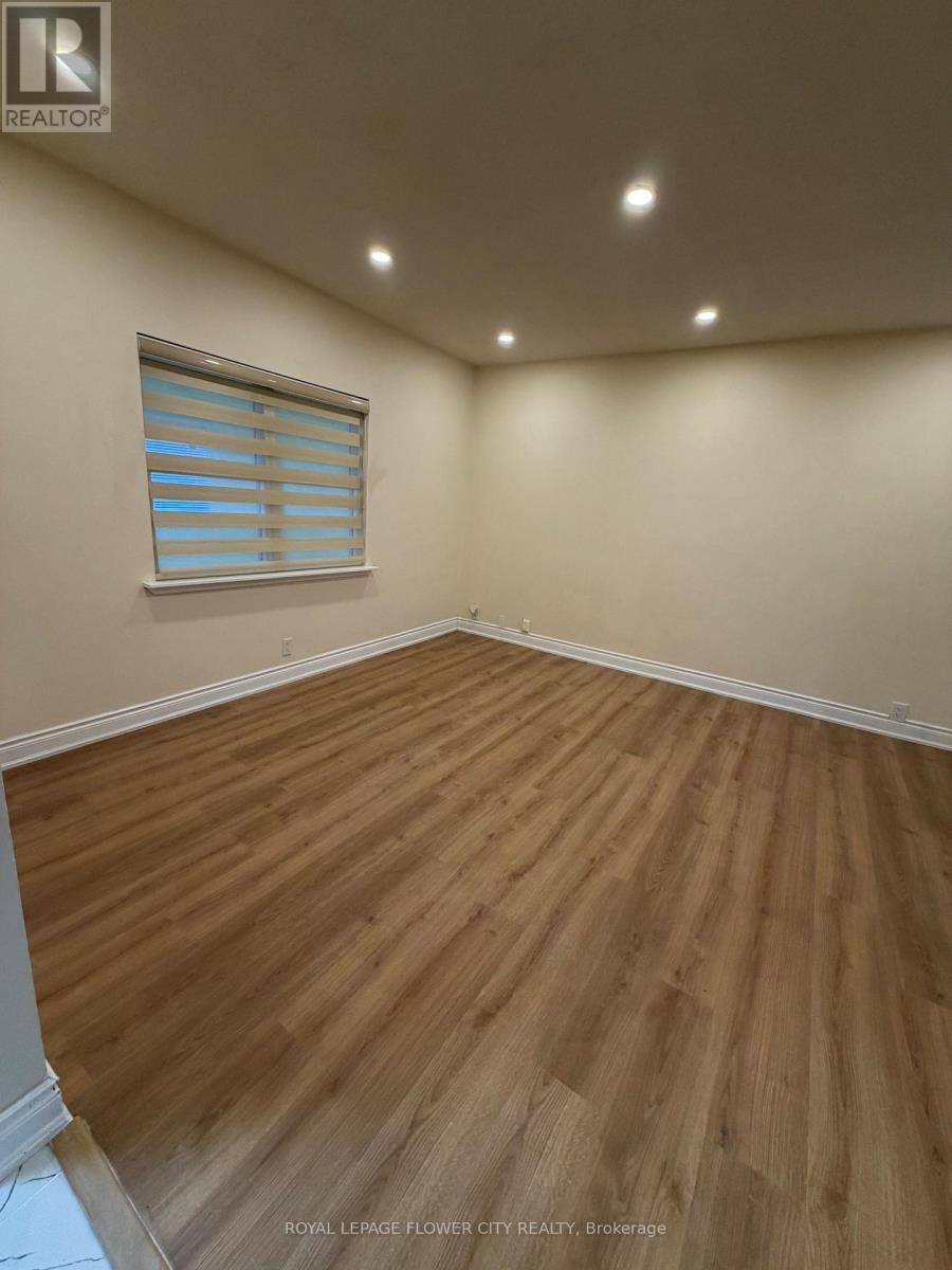 36 ST GEORGES AVENUE E - Image 3