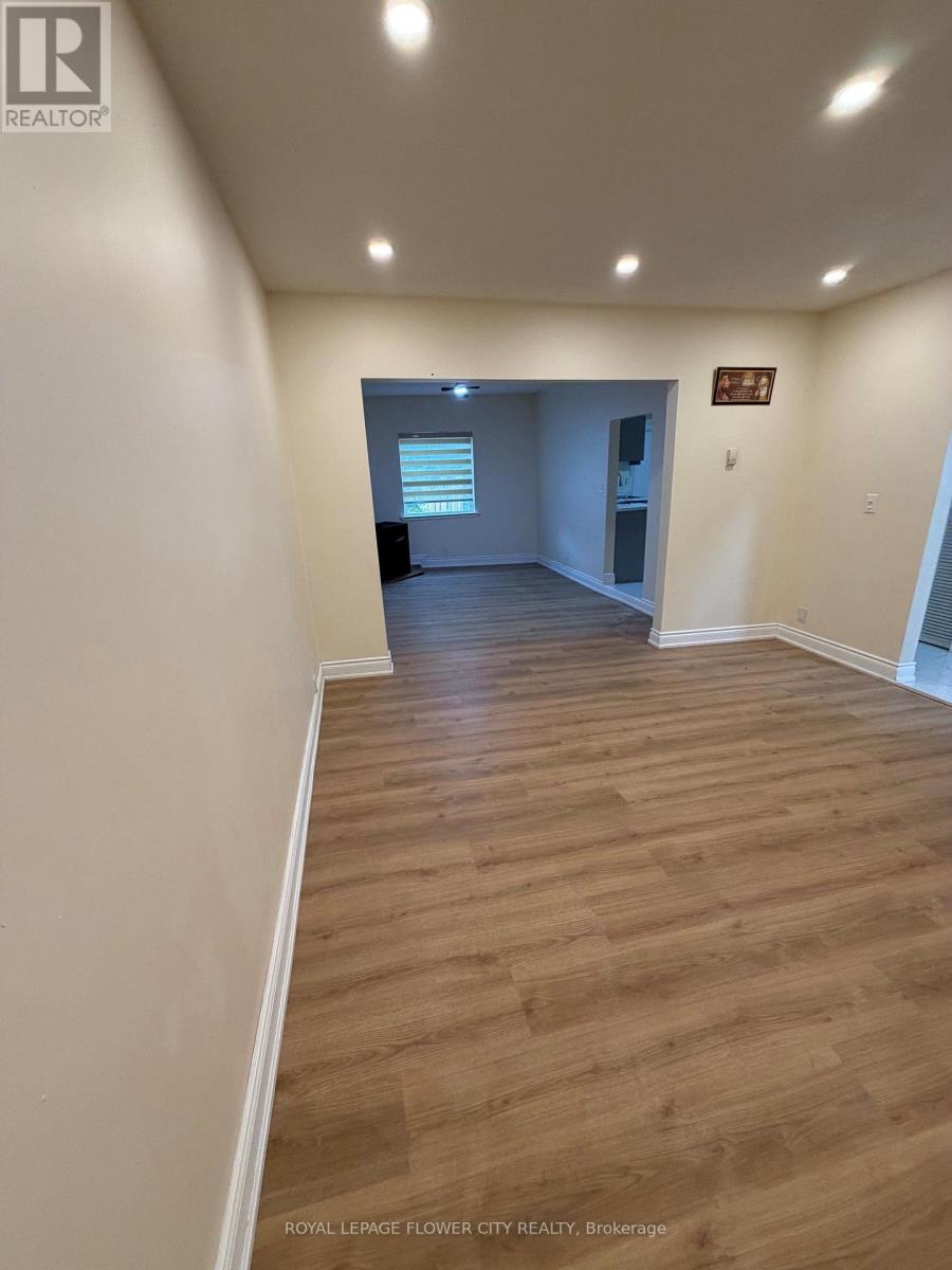 36 ST GEORGES AVENUE E - Image 4