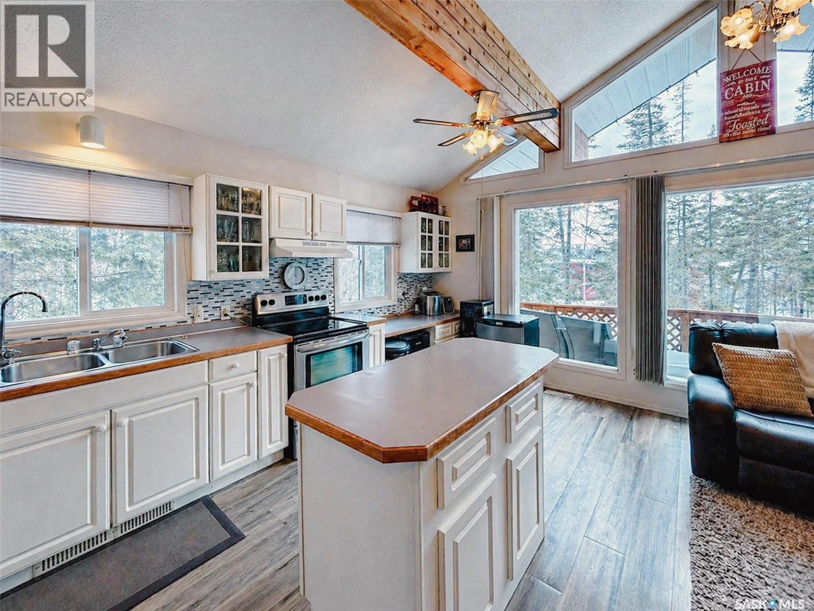 619 Marine DRIVE - Image 12