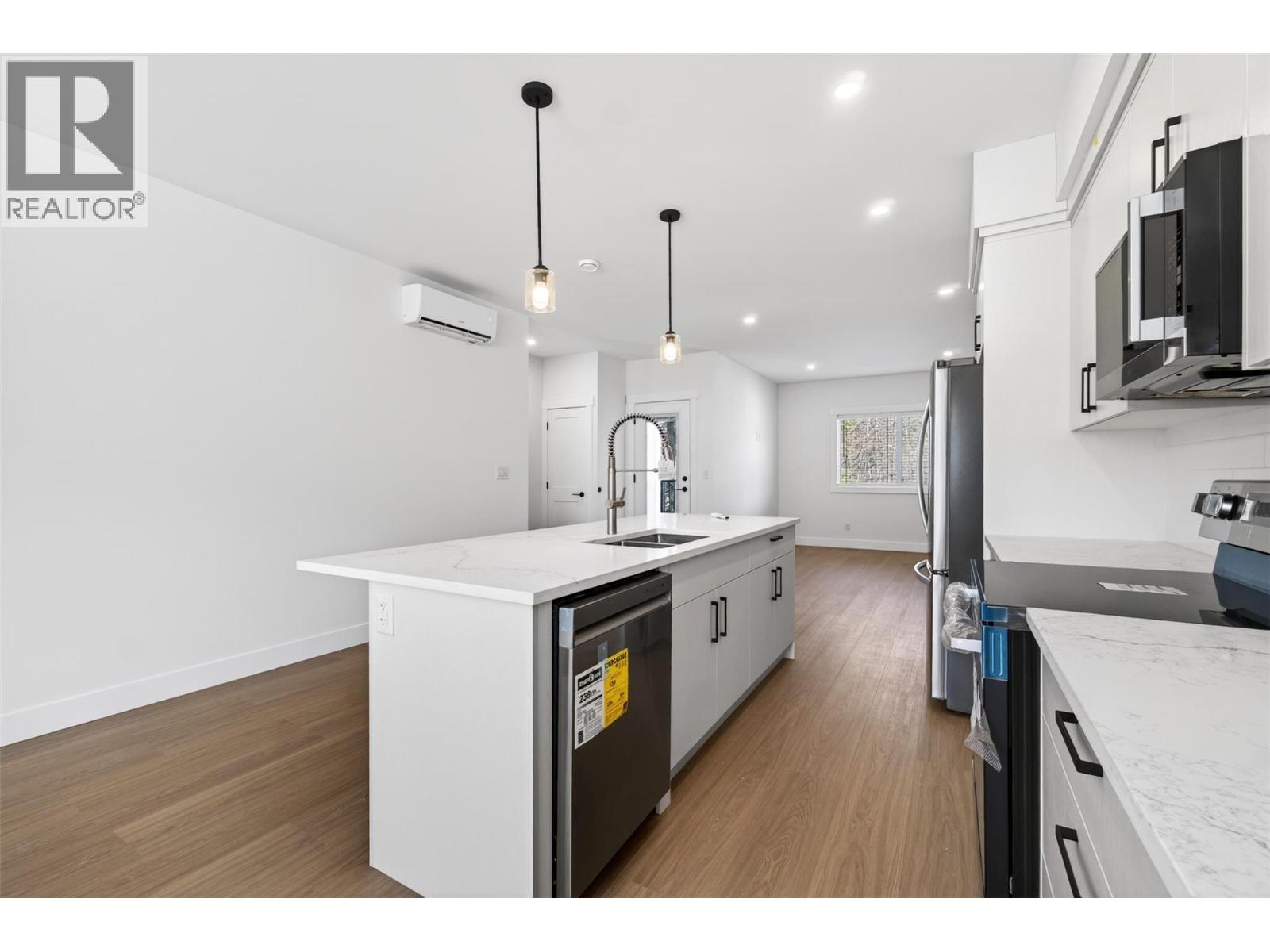 #5 222 Temple Street - 8