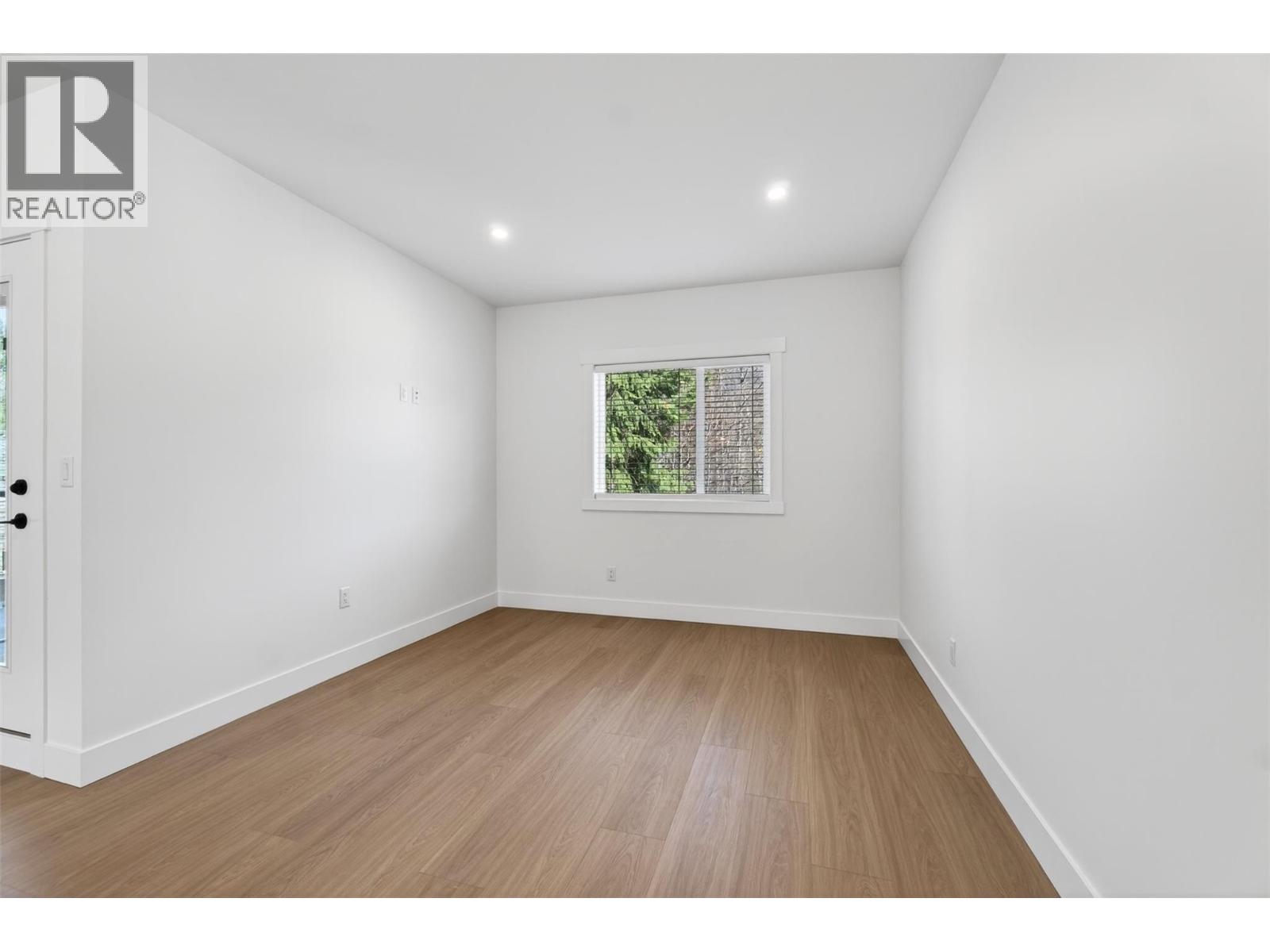 #5 222 Temple Street - 15