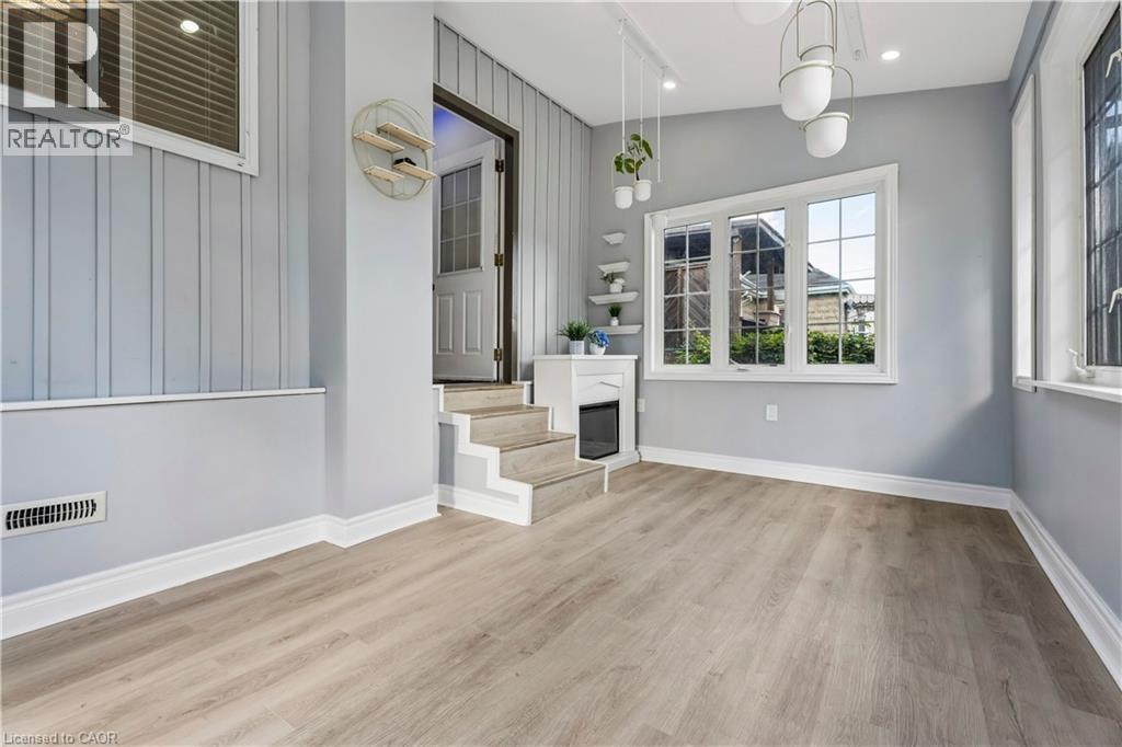 180 CAMPBELL Avenue - 24