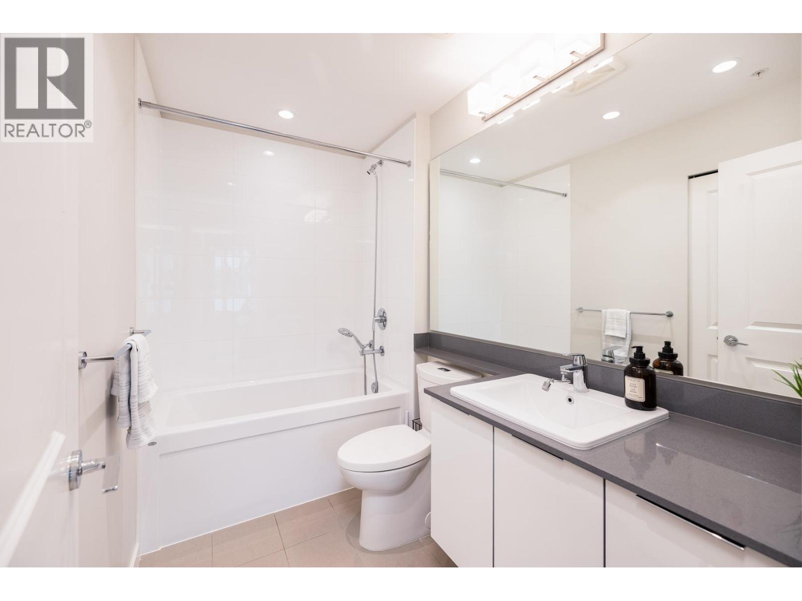 302 2651 LIBRARY LANE, North Vancouver