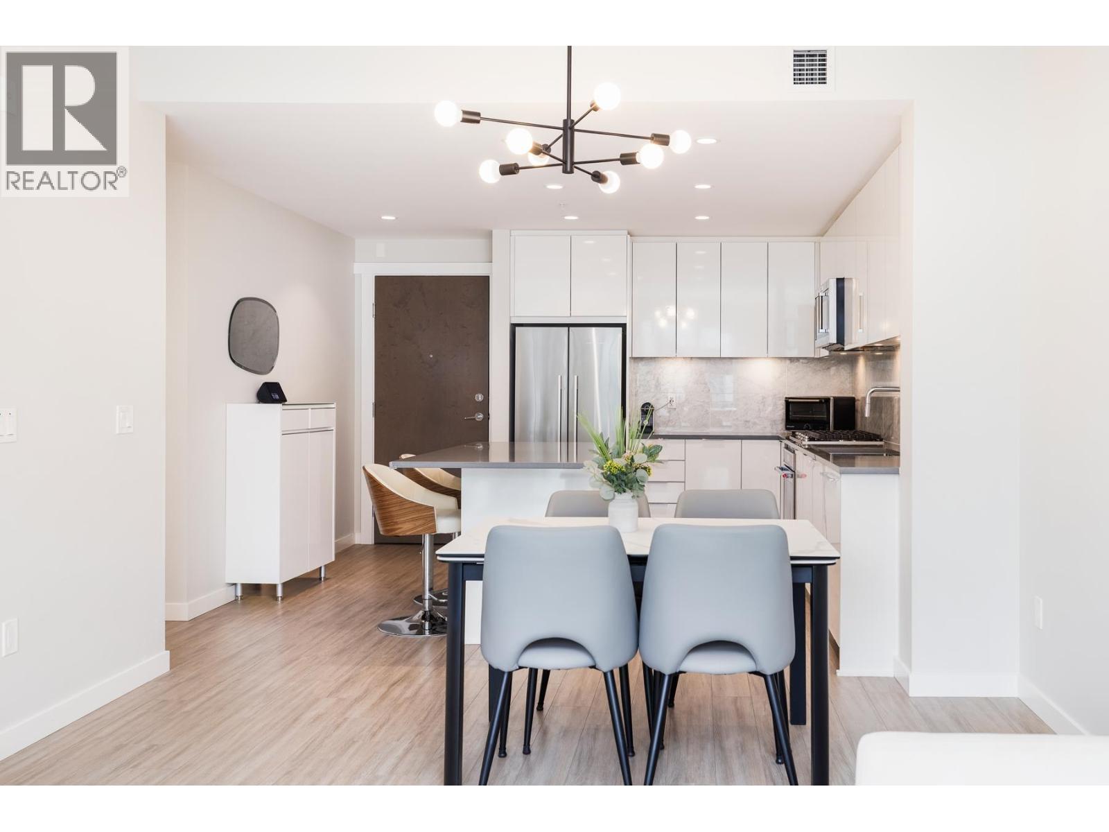 302 2651 LIBRARY LANE, North Vancouver