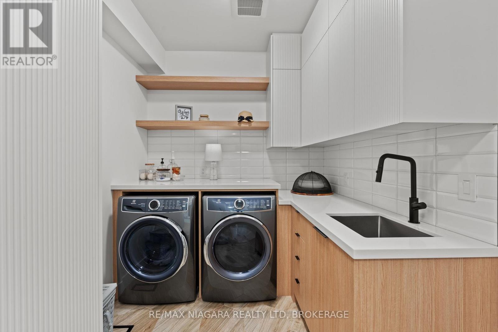 55 SWAN AVENUE - Image 10