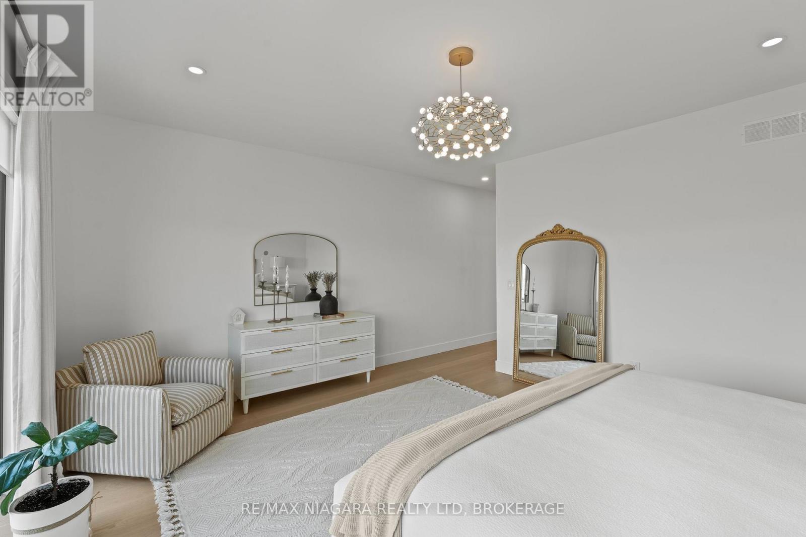 55 SWAN AVENUE - Image 17