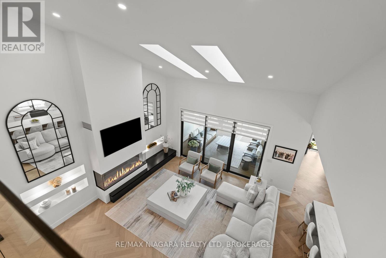 55 SWAN AVENUE - Image 18