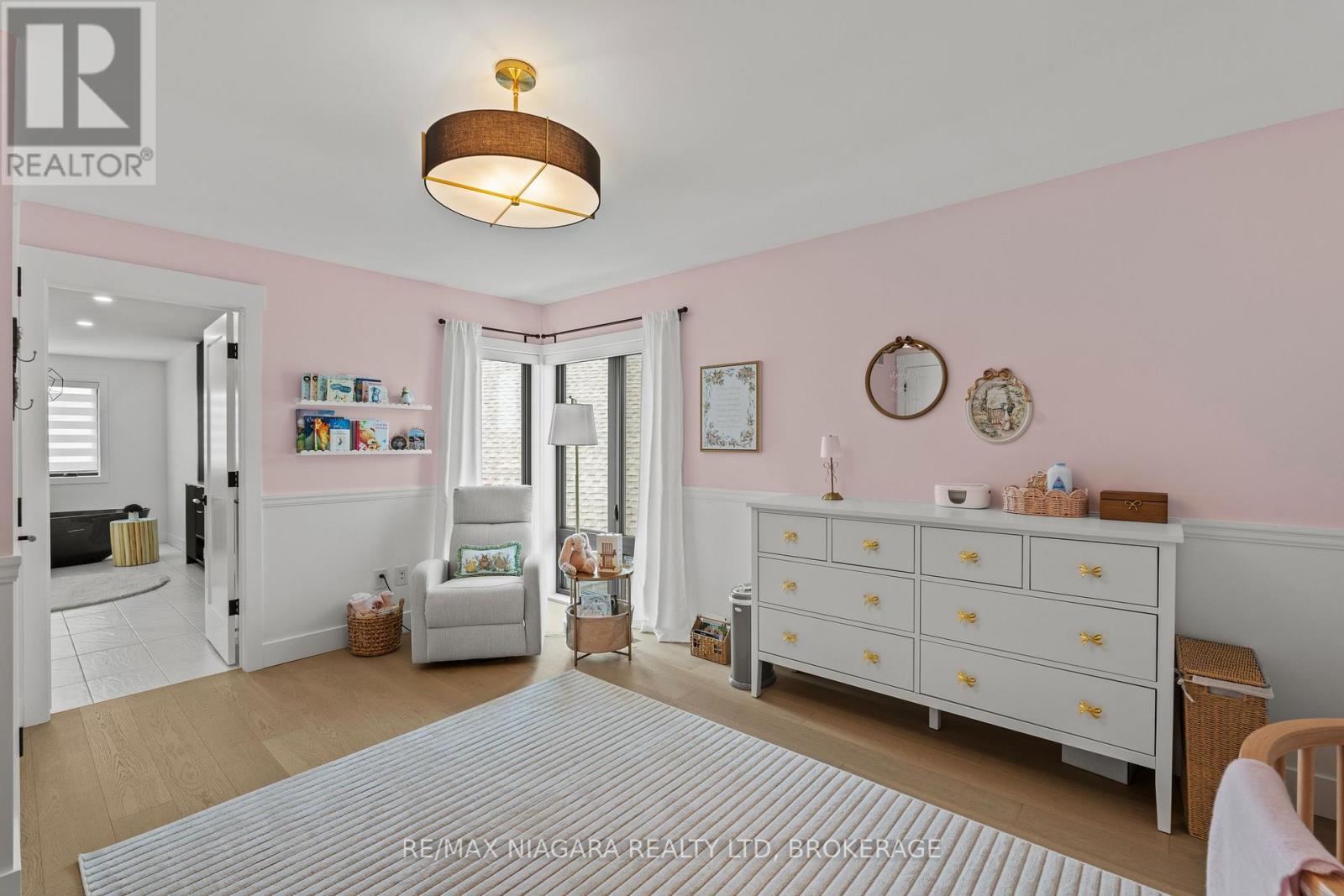 55 SWAN AVENUE - Image 22
