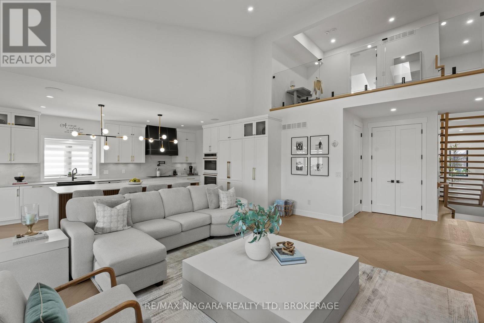 55 SWAN AVENUE - Image 24