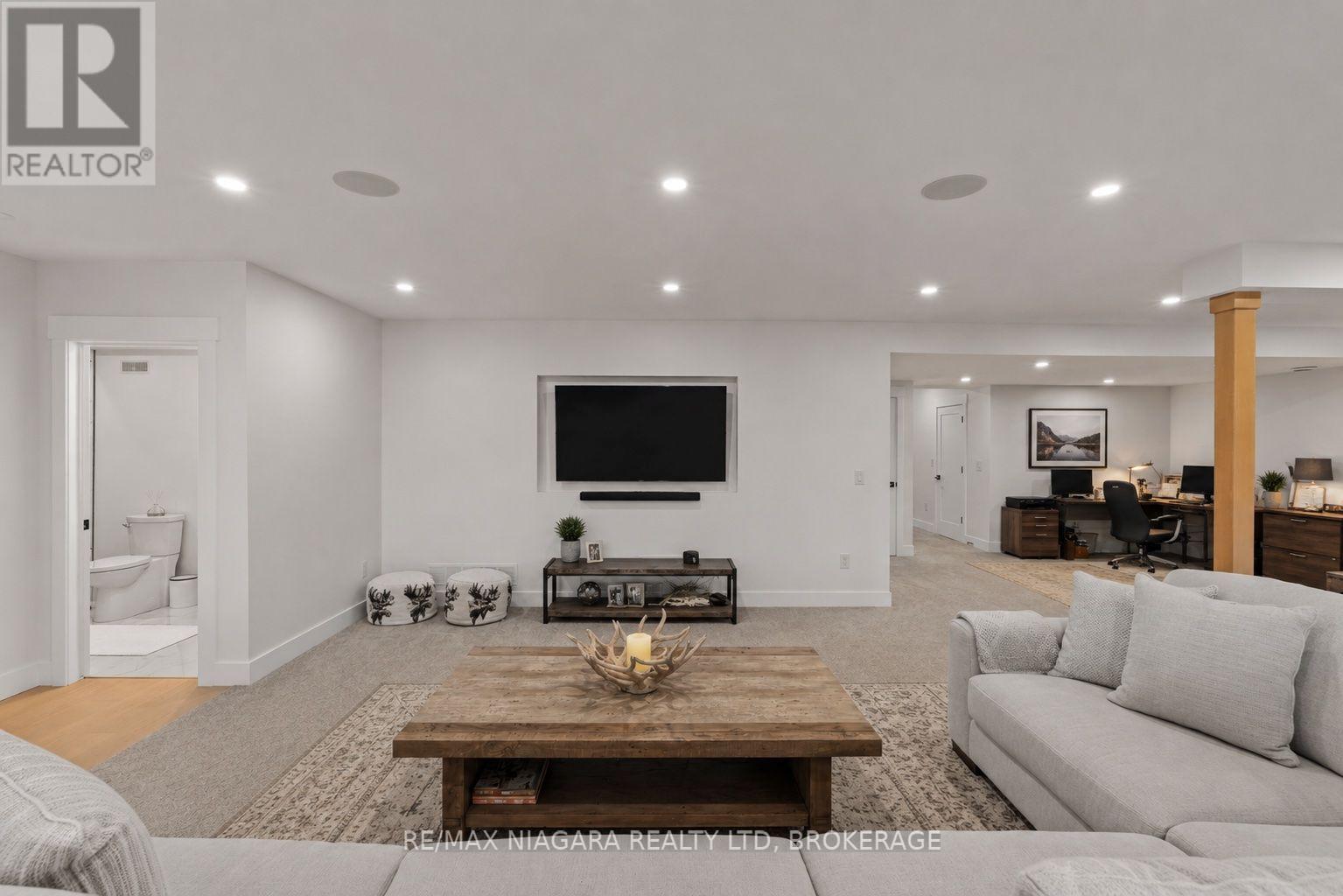 55 SWAN AVENUE - Image 25