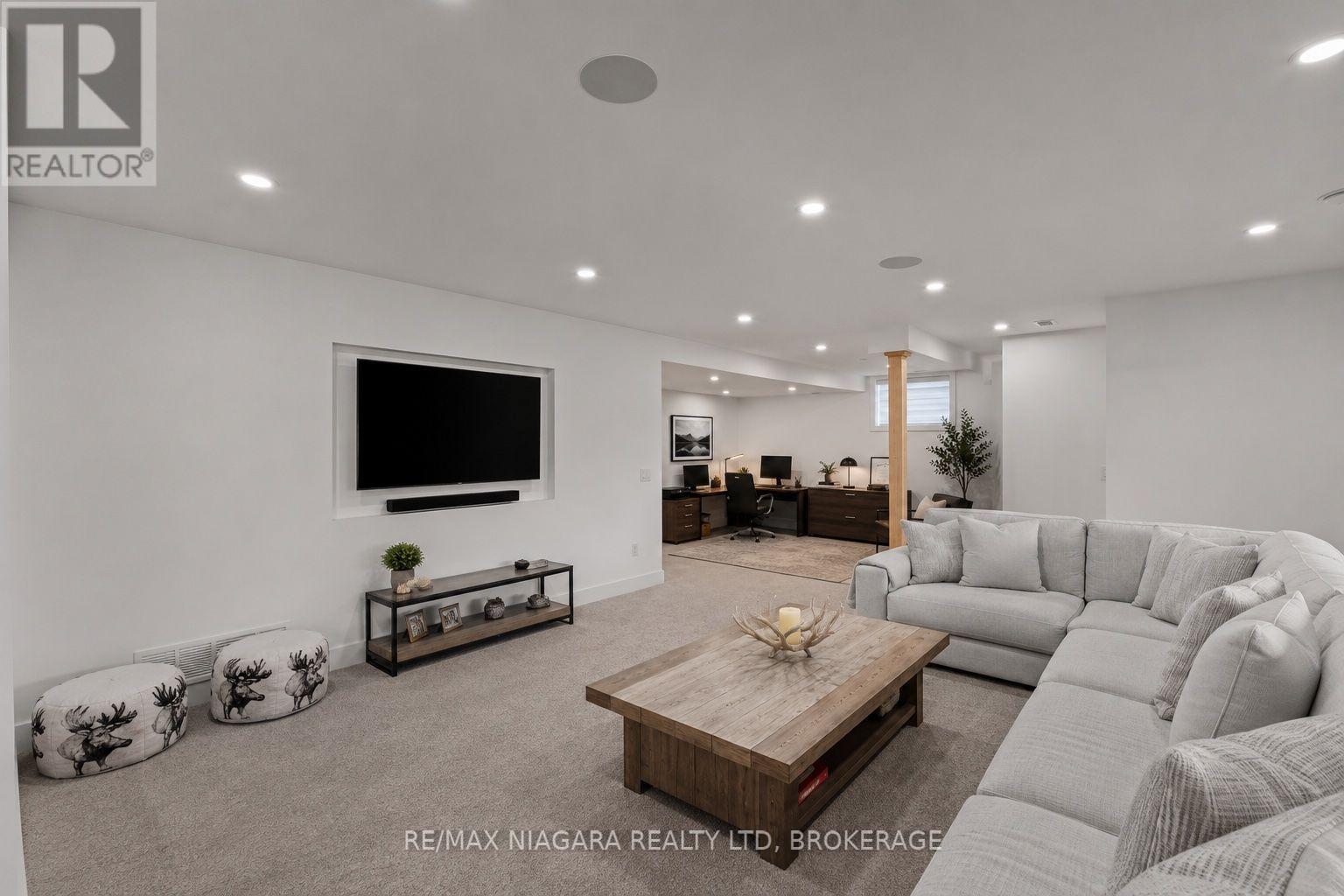 55 SWAN AVENUE - Image 26