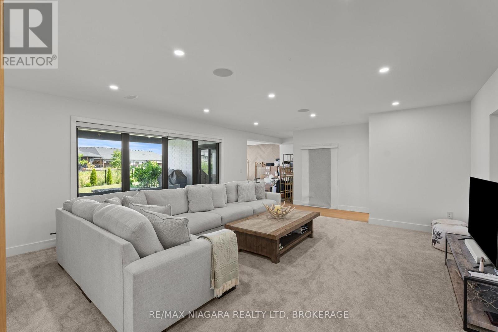 55 SWAN AVENUE - Image 27
