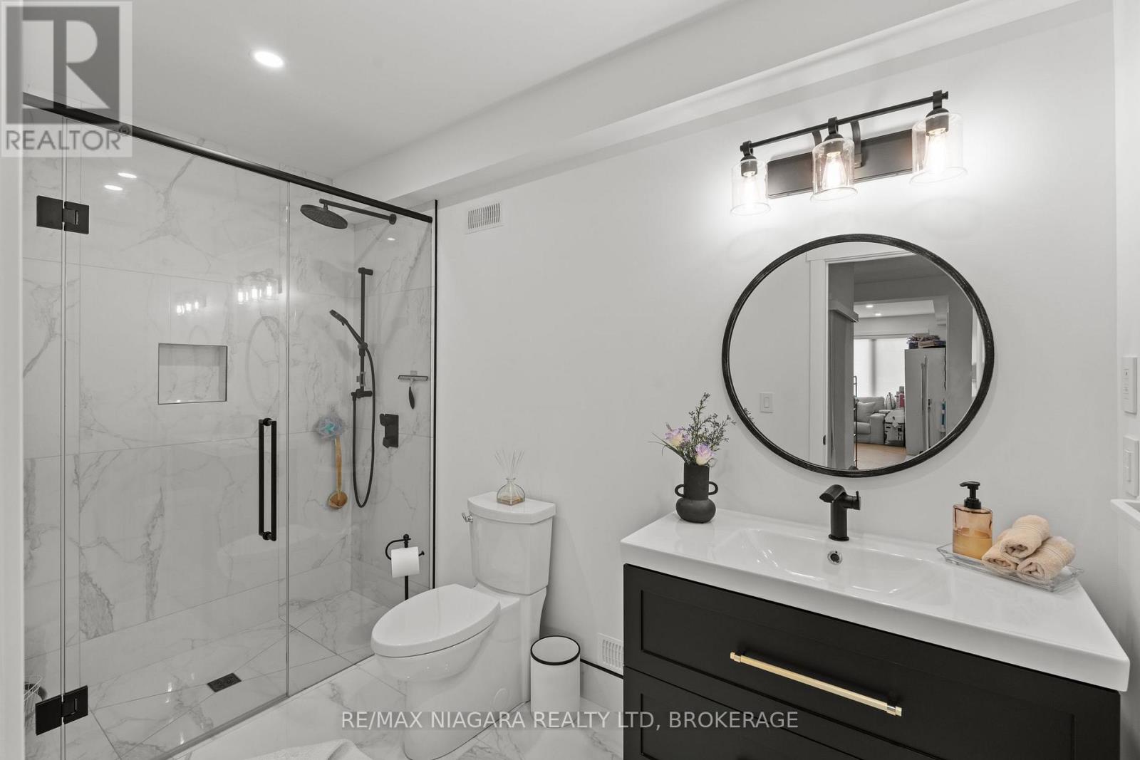 55 SWAN AVENUE - Image 30